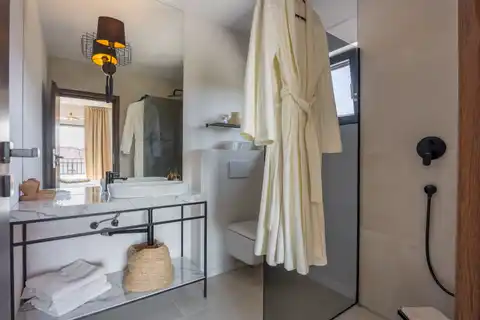 Istra, Svetvinčenat - Moderna vila s grijanim bazenom