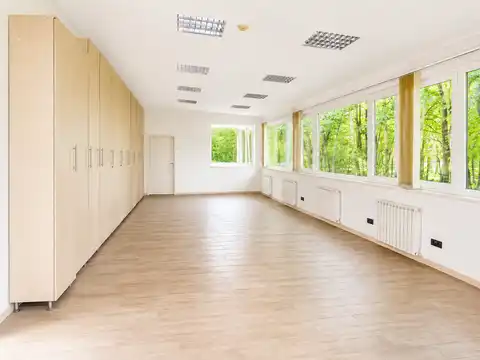 Facility 1,100 m² for rent, Buzin — office spaces, parking