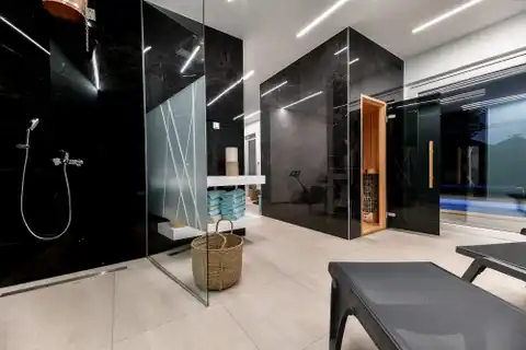 Zadar, Turanj – Luksuzna vila s apartmanima, prvi red do mora