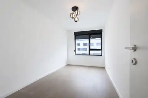 Zagreb. Blato - moderan trosoban stan s garažnim parkirnim mjestom