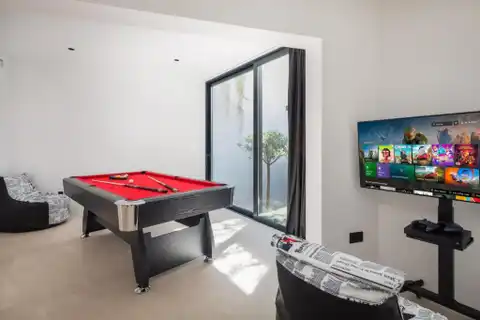 Brač - Moderna vila s bazenom, jacuzzijem i saunom