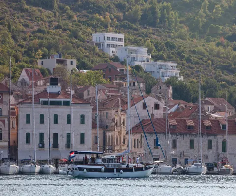Vis – Prekrasna vila s pogledom na more 300 m2
