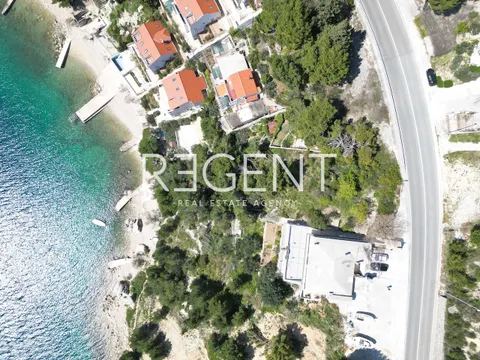 Omiš, Stanići - stavebný pozemok 1214 m2 s projektom