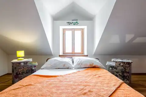 Brač, Bol - Kamena kuća sa četiri apartmana