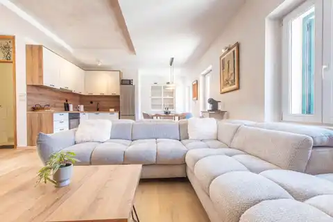 Makarska, Zentrum - Charmante Maisonette-Wohnung im Stadtkern