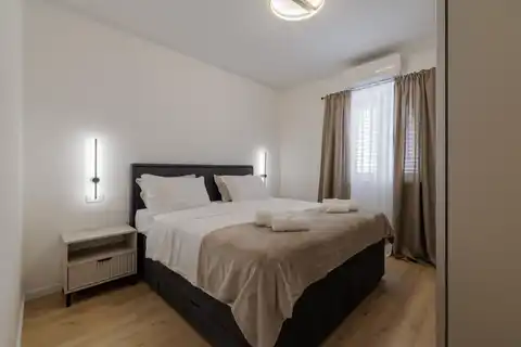 Split, Kila – stan 70 m² s savno, vrtom in bazenom