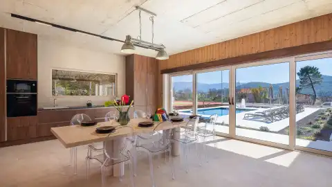 Split, Dicmo – luxusní vila s tenisovým kurtem a bazénem