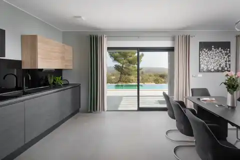 Villa 250 m², Vodnjan area — 78 m² pool, 1600 m² plot