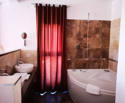 Vis – Prekrasna vila s pogledom na more 300 m2