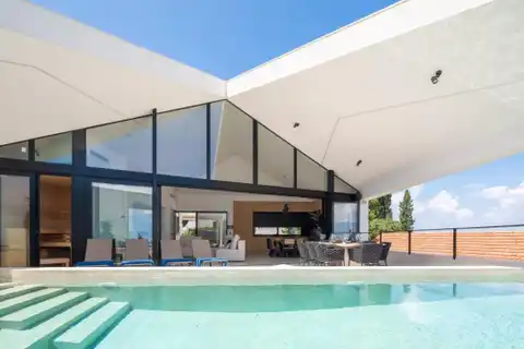 Brač - Moderna vila s bazenom, jacuzzijem i saunom