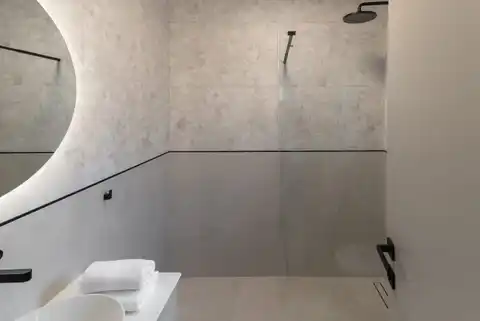 Podstrana - Moderná luxusná vila s bazénom a strešnou terasou