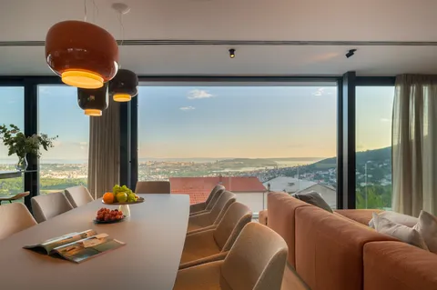 Split, Klis – Moderna vila s bazenom, saunom i kućnim kinom
