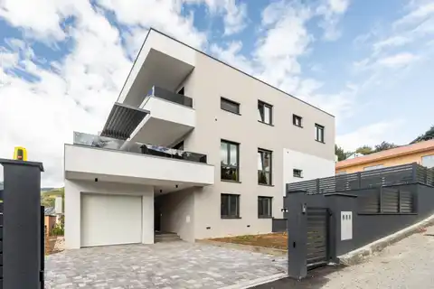 Zagreb, Šestine – Stan u urbanoj vili s prostranim vrtom