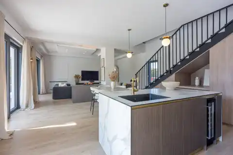 Istra, Svetvinčenat - Moderna vila s grijanim bazenom