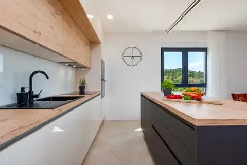 Zadar, Rovanjska – villa de 220 m², piscine et vue sur la mer