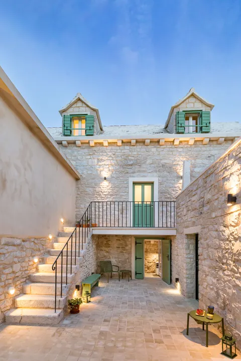 Brač, Pučišća - Nádherná kamenná vila 120 m2