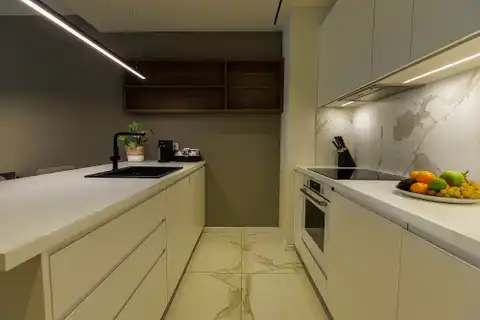 Istra, Petram Resort – trosoban apartman 95 m², balkon, pogled na park