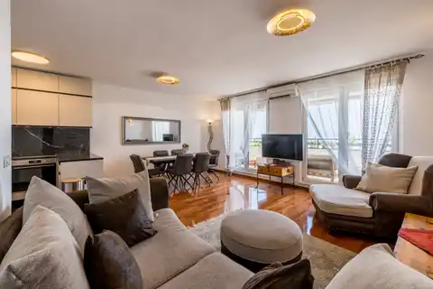 Spalato, Žnjan - Appartamento trilocale con loggia e vista mare