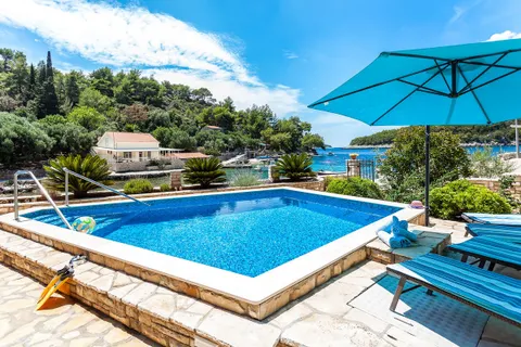 Ostrov Korčula – Okouzlující vila v zátoce s bazénem 460 m2