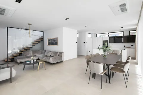 Sukošan – Luxusní moderní vila s bazénem 495 m2