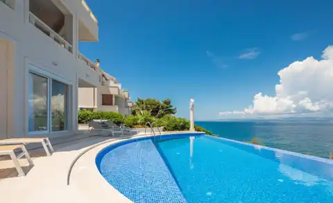 Brač - Moderna vila prvi red uz more