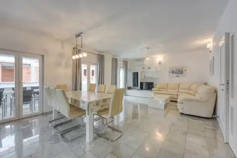 Parenzo, Vežnaveri – casa con due appartamenti