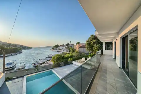 Ražanj – Vila s bazenom i panoramskim pogledom na more
