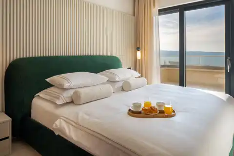 Podstrana - Moderná luxusná vila s bazénom a strešnou terasou