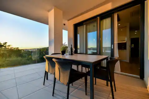 Zadar, Turanj – Luksuzna vila s apartmanima, prvi red do mora
