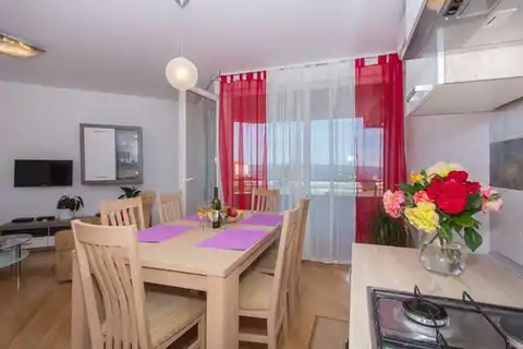 Split, Žnjan - Appartement de trois pièces avec loggia