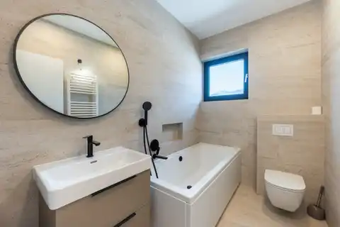 Šestine – ekskluzywne mieszkanie w willi miejskiej z prywatnym wejściem i garażem