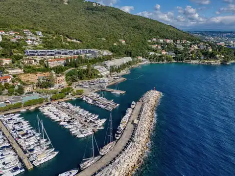 Ičići, Opatijska rivijera – povijesna vila s pogledom na more