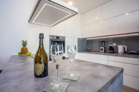 Split, Žnjan - Dvosoban stan sa loggiom i pogledom na more