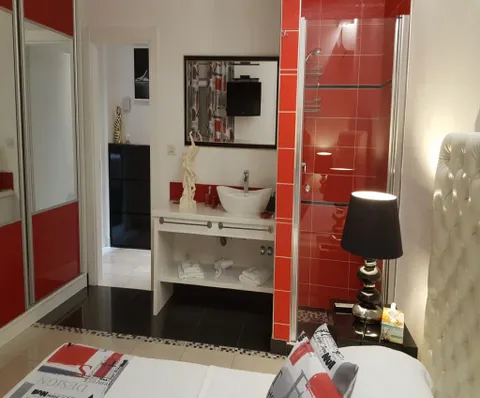 Vis – Prekrasna vila s pogledom na more 300 m2