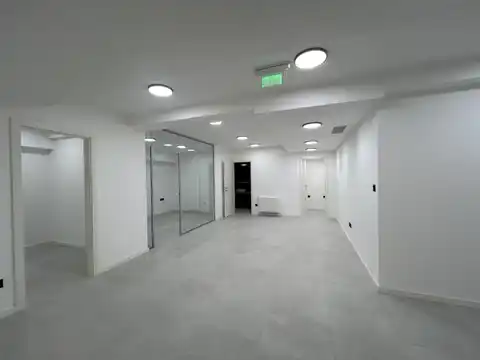 Zagabria, Trešnjevka - ampio locale commerciale su due livelli con parcheggio