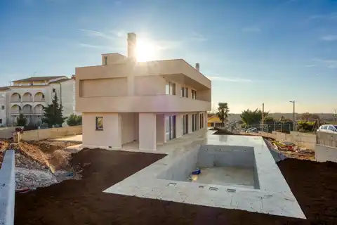 Poreč – Moderna vila s pogledom na more