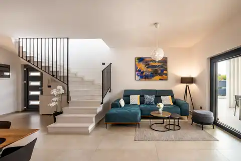 Poreč, okolica - vila 140m² s bazenom i jacuzzijem, useljiva
