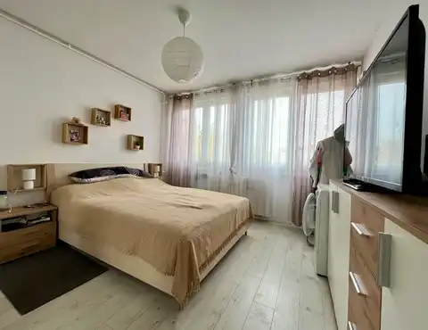 Zagreb, Sloboština - renoviran trosoban stan s lođom