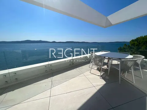Sukošan – Luxusní moderní byt se střešní terasou 139 m2