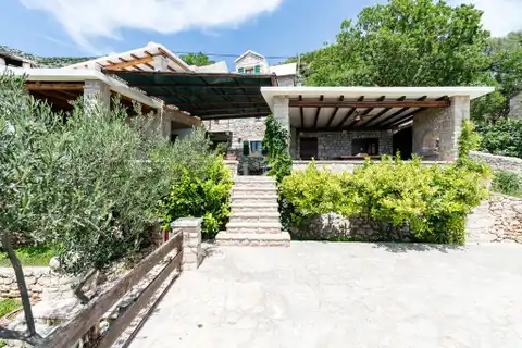 Brač, Bol - Kamena kuća sa četiri apartmana
