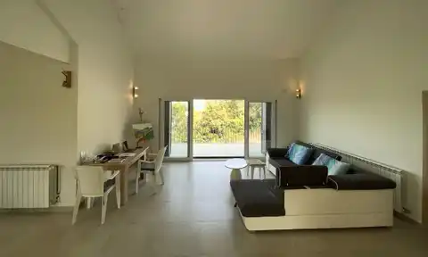 Hvar, Vrbanj – Prostrana kamena kuća s apartmanom
