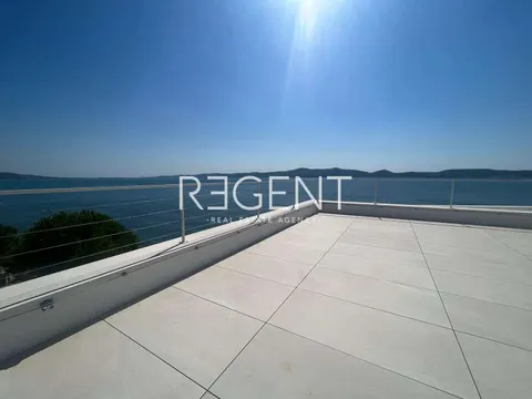 Sukošan – Luxusní moderní byt se střešní terasou 103 m2
