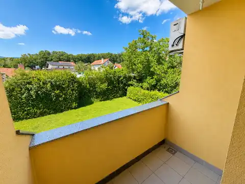 Dům 275 m² k pronájmu, Jazbina — zahrada, 2 garáže