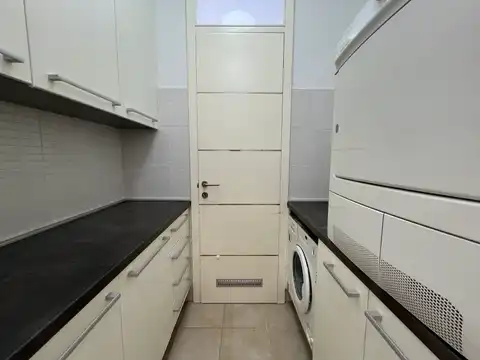 Zagreb, Srebrnjak – Geräumige Vierzimmerwohnung mit Garten zu vermieten