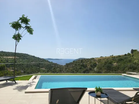 Rogoznica, Ražanj - autentica villa con vista mare