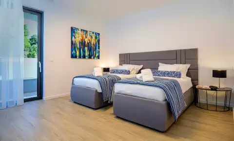 Trogir, Marina - Vila 400 m², 4 pokoje, bazén 30 m², 150 m od moře