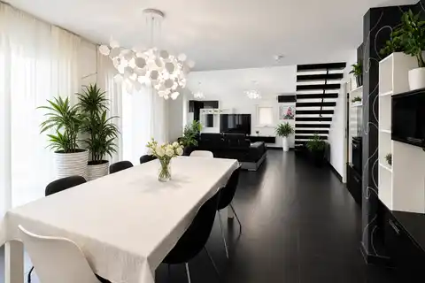 Trogir – Dvoetažni penthouse 234 m², pogled na more, garaža