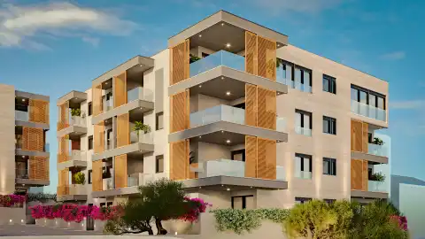 Split, Visoka - Trosoban stan sa loggiom i balkonom