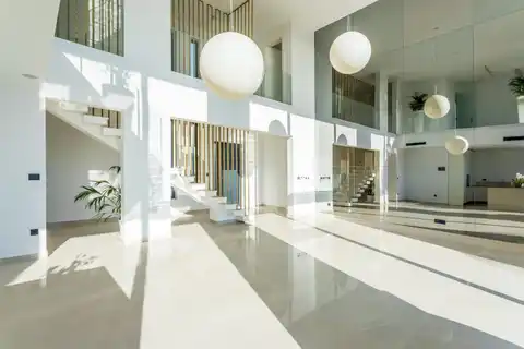Luksuzna vila s otvorenim pogledom na more na ekskluzivnoj lokaciji