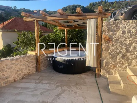 Hvar - Kamenný dom moderného dizajnu 70m2
